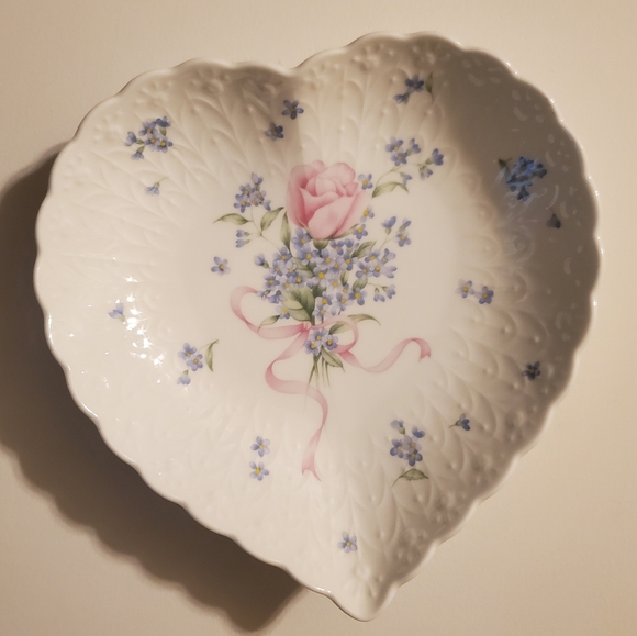 Mikasa Always & Forever Heart Dish - Picture 11 of 11